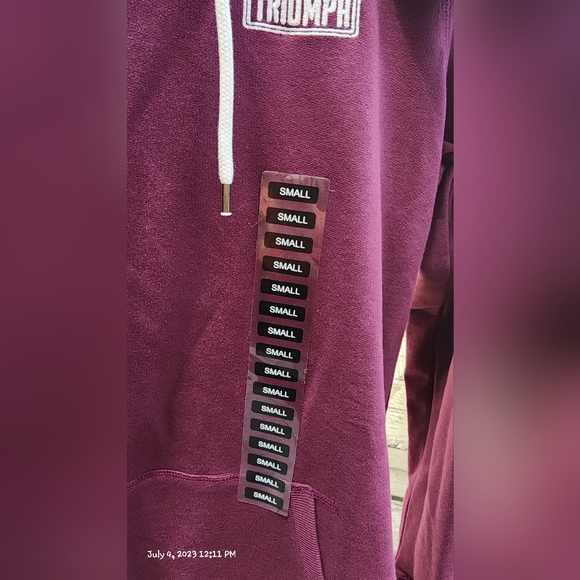Hoodie womens size small.  triumph motorcycles. Maroon red. - Picture 6 of 12